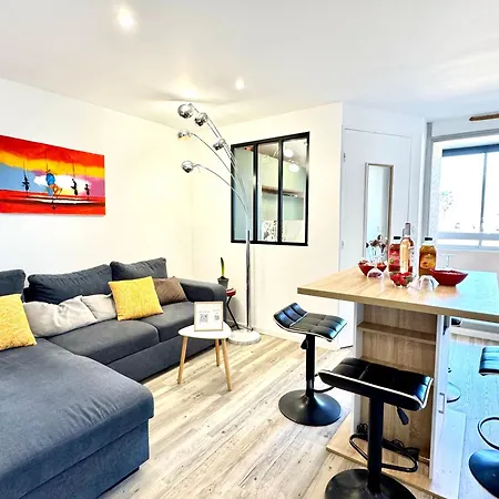 Le Maeva - T2- Front De Mer- Clim - Parking - Wifi- Sudsejourconciergerie