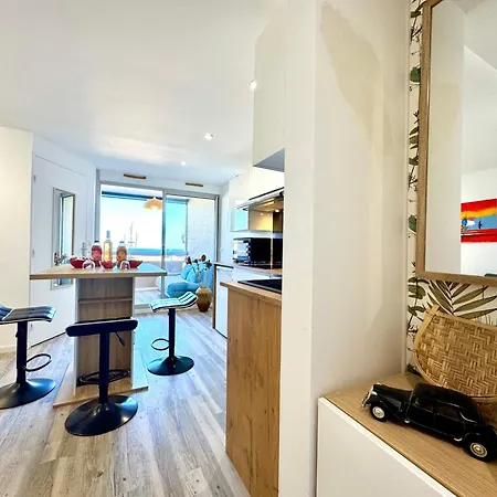 Le Maeva - T2- Front De Mer- Clim - Parking - Wifi- Sudsejourconciergerie
